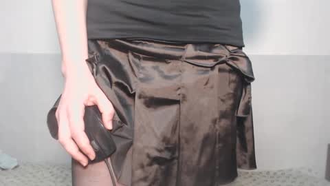 Snapshot of the_basic_instinctt chatting on 01/25/25, 02:37 Eva online show from 01/25/25, 02:37