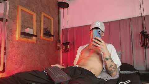 Snapshot of the_bosscrown chatting on 04/10/26, 05:12 The BossCrown online show from 04/10/26, 05:12