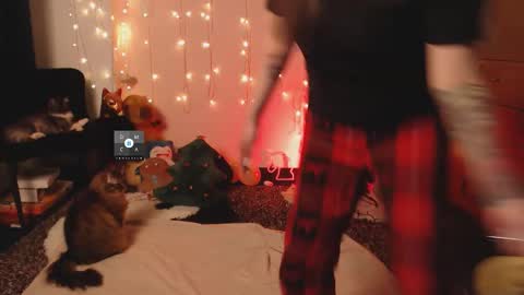 Snapshot of the_crazy_latina chatting on 12/19/25, 01:45 Giovanna online show from 12/19/25, 01:45