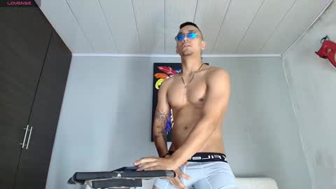 SCOTT  THEO  KAMERON  GENDERSON online show from 01/08/25, 10:58