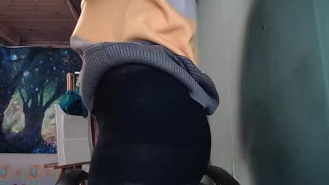 Ekye online show from 01/31/25, 09:16