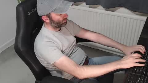 Snapshot of the_sensual_masturwait chatting on 11/08/25, 09:24 the_sensual_masturwait online show from 11/08/25, 09:24