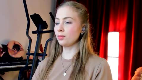 Ally    STREAMING ON TWITCH NOW Check my Twitter for updates online show from 10/04/25, 02:31