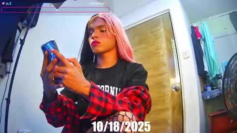 Snapshot of the_velvet_sandra chatting on 10/19/25, 12:22 Sandra 3 online show from 10/19/25, 12:22