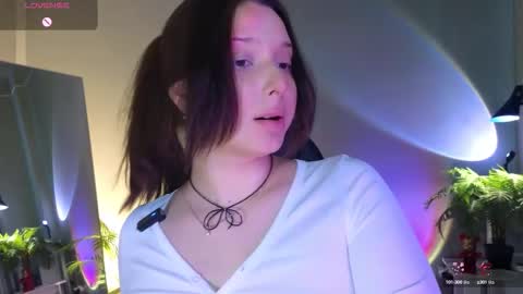 Snapshot of thebbylu chatting on 09/29/25, 12:43 Lucy online show from 09/29/25, 12:43