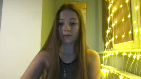 Snapshot of thecrystal chatting on 01/21/25, 03:43 Crystal online show from 01/21/25, 03:43