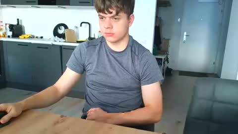 Snapshot of thecuteguy144949 chatting on 11/05/25, 08:25 thecuteguy144949 online show from 11/05/25, 08:25