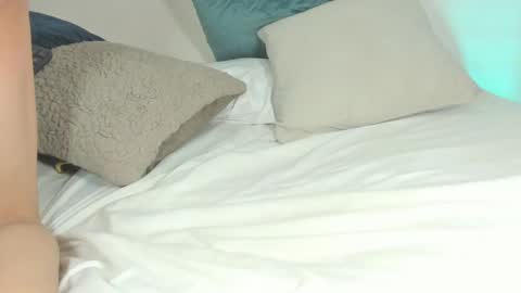 Snapshot of thedol1 chatting on 02/12/25, 10:24 Thedol1 online show from 02/12/25, 10:24