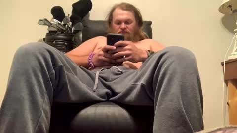 Snapshot of thedude715981 chatting on 01/01/25, 06:15 thedude715981 online show from 01/01/25, 06:15