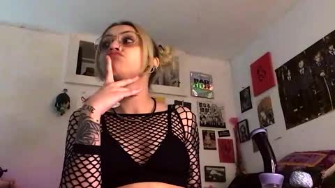 Snapshot of theeking_venus chatting on 12/29/24, 02:38 KIng Venus online show from 12/29/24, 02:38