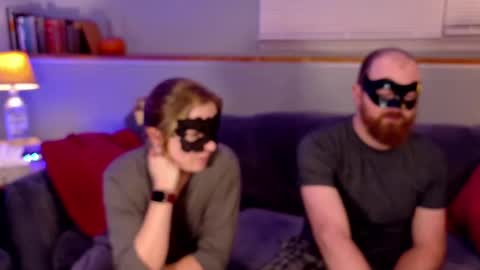 Snapshot of theferalfamily chatting on 11/07/25, 04:34 TheFeralFamily online show from 11/07/25, 04:34