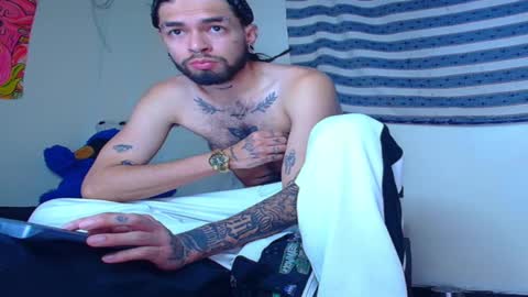 Snapshot of theferxxo_12 chatting on 02/23/25, 11:04 independent Model online show from 02/23/25, 11:04