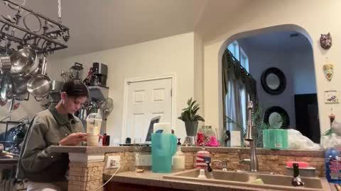 Snapshot of thegabzilla chatting on 10/31/25, 09:49 thegabzilla online show from 10/31/25, 09:49