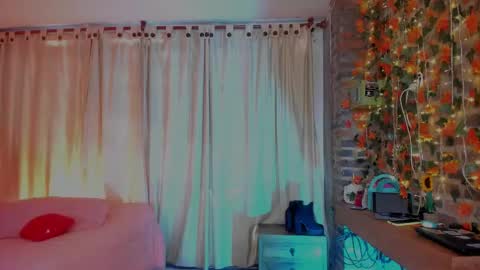 Snapshot of thegoldenbitch chatting on 02/04/26, 04:24 Goldie online show from 02/04/26, 04:24