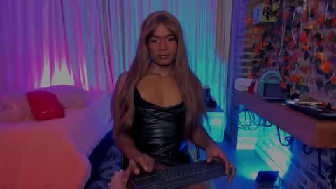 Snapshot of thegoldenbitch chatting on 02/14/26, 09:17 Goldie online show from 02/14/26, 09:17