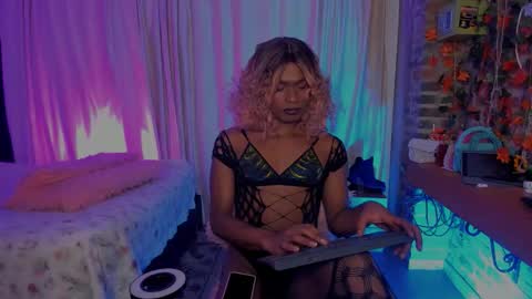 Snapshot of thegoldenbitch chatting on 02/20/26, 11:32 Goldie online show from 02/20/26, 11:32