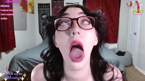 Snapshot of thegothmilf chatting on 01/12/25, 06:06 TheGothMilf online show from 01/12/25, 06:06