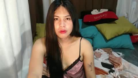 Elle  dont forget to folloW me and thumbs up online show from 02/10/26, 09:35