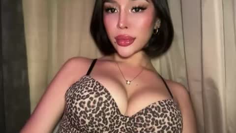 Elle  dont forget to folloW me and thumbs up online show from 03/19/26, 11:14