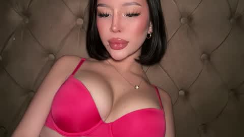 Elle  dont forget to folloW me and thumbs up online show from 03/27/26, 01:44