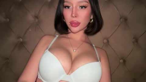 Elle  dont forget to folloW me and thumbs up online show from 03/30/26, 12:06