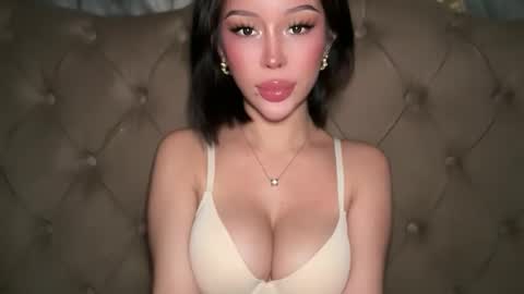 Elle  dont forget to folloW me and thumbs up online show from 04/28/26, 03:00