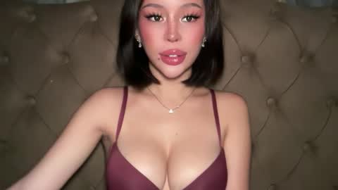 Elle  dont forget to folloW me and thumbs up online show from 05/09/26, 04:39