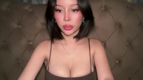 Elle  dont forget to folloW me and thumbs up online show from 05/19/26, 04:02