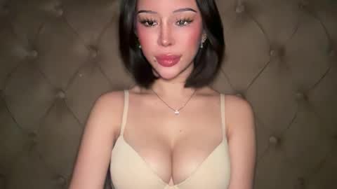 Elle  dont forget to folloW me and thumbs up online show from 05/21/26, 06:09