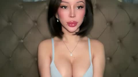Elle  dont forget to folloW me and thumbs up online show from 05/24/26, 12:04