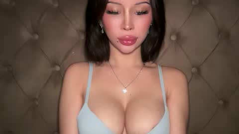 Elle  dont forget to folloW me and thumbs up online show from 05/24/26, 12:10