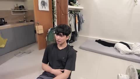 Green online show from 10/11/25, 03:21