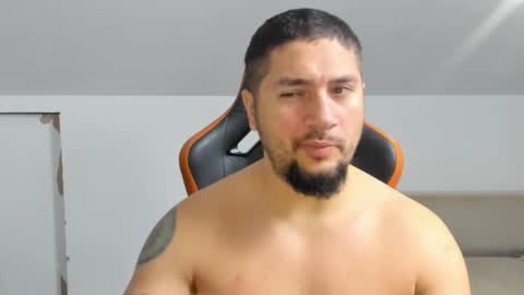 Snapshot of theguardian7 chatting on 12/17/25, 02:23 theguardian7 online show from 12/17/25, 02:23