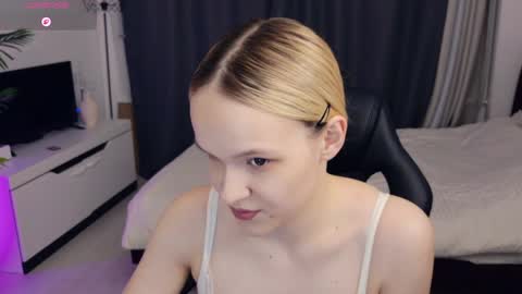 Lily online show from 05/17/26, 07:32