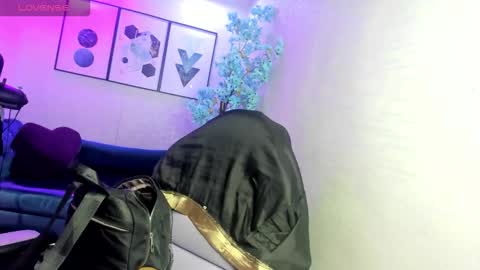 Theia  online show from 12/01/25, 12:32