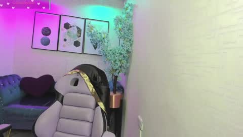 Theia  online show from 04/07/26, 12:27