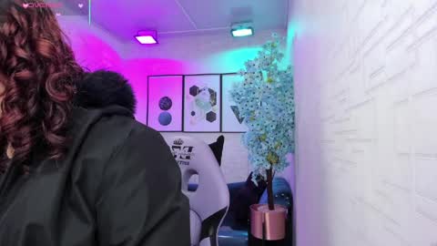 Theia  online show from 04/14/26, 12:55