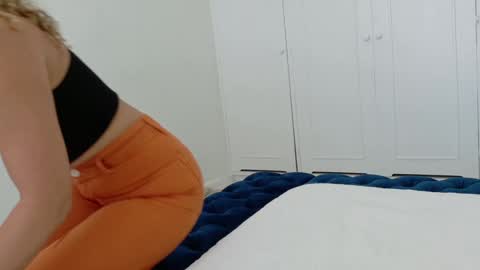 Snapshot of theislandgirl chatting on 09/19/25, 06:52 Lily Marie online show from 09/19/25, 06:52