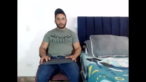 Snapshot of theking_david25 chatting on 06/08/26, 04:18 Ronny online show from 06/08/26, 04:18