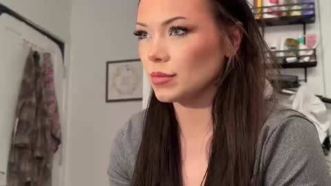 Snapshot of thelilahlusttt chatting on 12/22/25, 05:04 Lilah Lust Jonny Luv online show from 12/22/25, 05:04