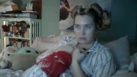 Snapshot of thelittlebambii chatting on 12/20/25, 04:30 Little Bambii online show from 12/20/25, 04:30