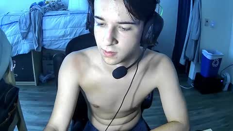 Snapshot of thelonglouie chatting on 09/21/25, 05:03 Louie online show from 09/21/25, 05:03