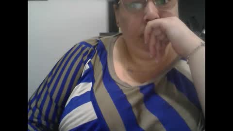 Snapshot of theloversexy chatting on 10/18/25, 01:23 theloversexy online show from 10/18/25, 01:23