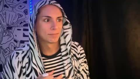 Lucy Lucy online show from 10/24/25, 02:52