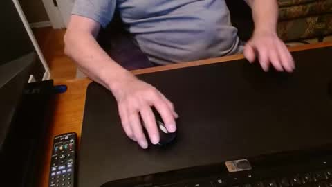 Snapshot of thembones chatting on 11/05/25, 10:43 thembones online show from 11/05/25, 10:43