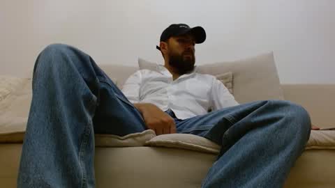 TheMonarchGoat online show from 12/17/25, 04:24