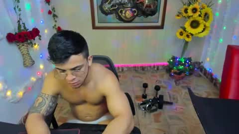 Snapshot of themuscularvenezuelanman chatting on 02/03/25, 06:34 themuscularvenezuelanman online show from 02/03/25, 06:34