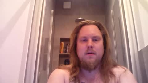 Snapshot of thenewdude1992 chatting on 12/15/25, 06:45 thenewdude1992 online show from 12/15/25, 06:45