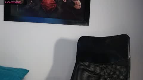 theo_levis online show from 04/20/26, 04:10