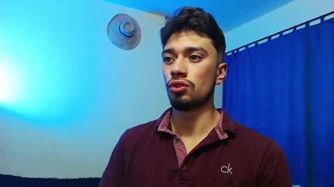 Snapshot of theo_stone04 chatting on 11/22/25, 07:02 Theo online show from 11/22/25, 07:02